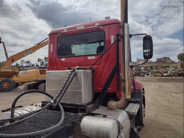 Image of Mack Pinnacle CXU613 equipment image 3