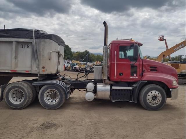 Image of Mack Pinnacle CXU613 equipment image 2
