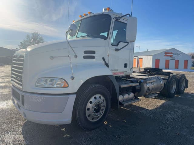 Image of Mack Pinnacle equipment image 2