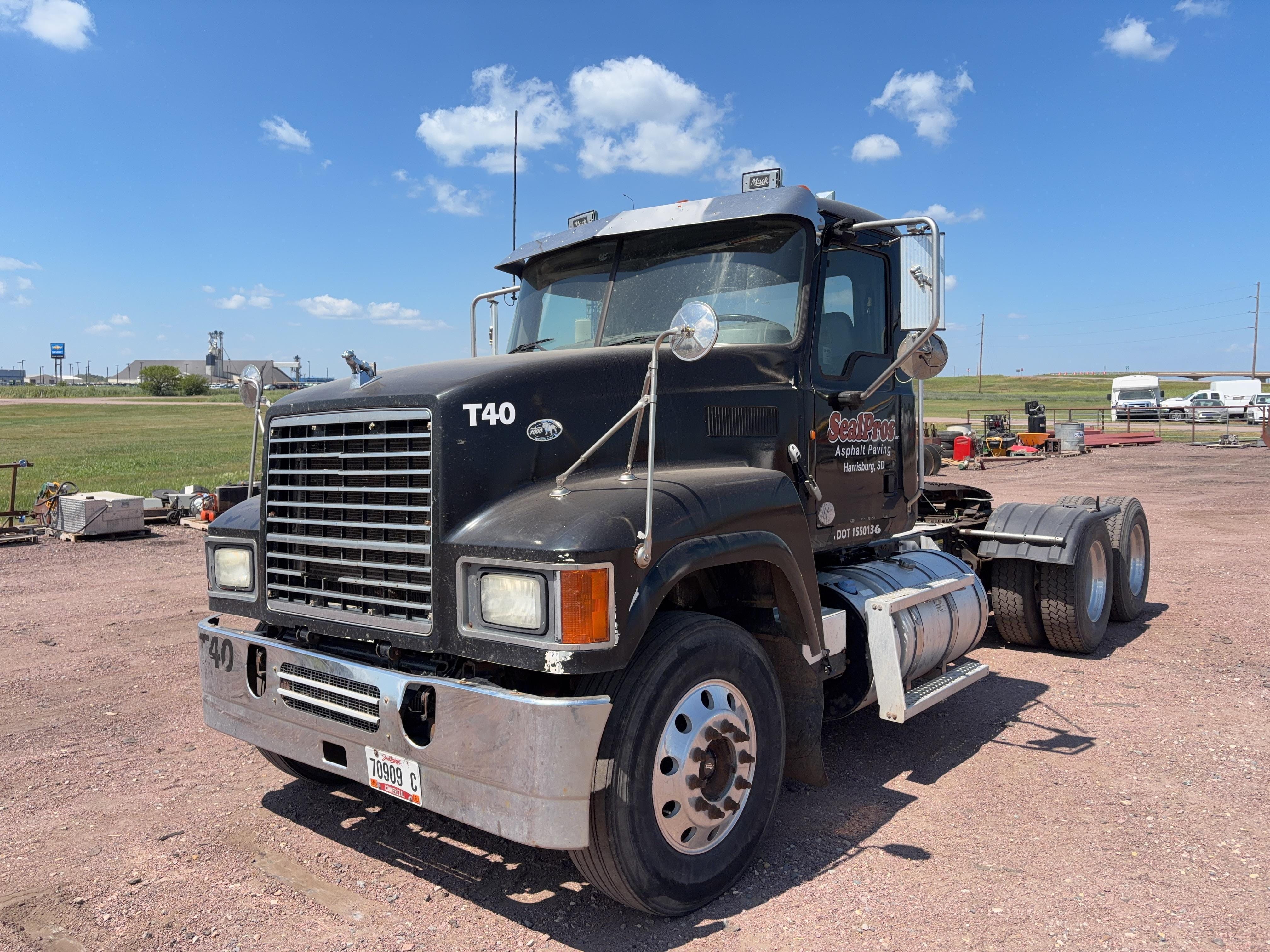 2012 Mack T40 Equipment Image0