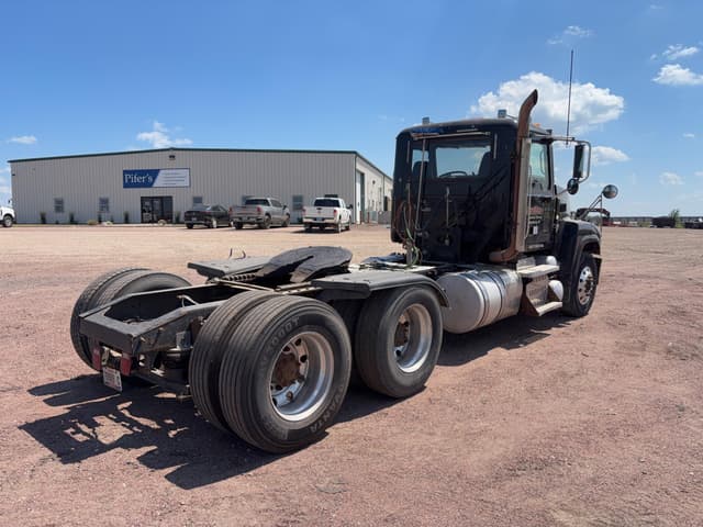 Image of Mack T40 equipment image 3