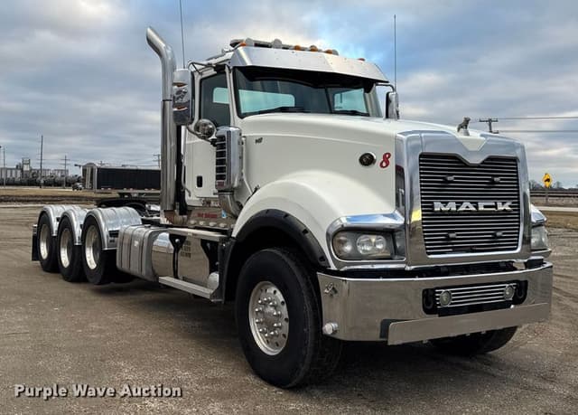 Image of Mack TD713 equipment image 2