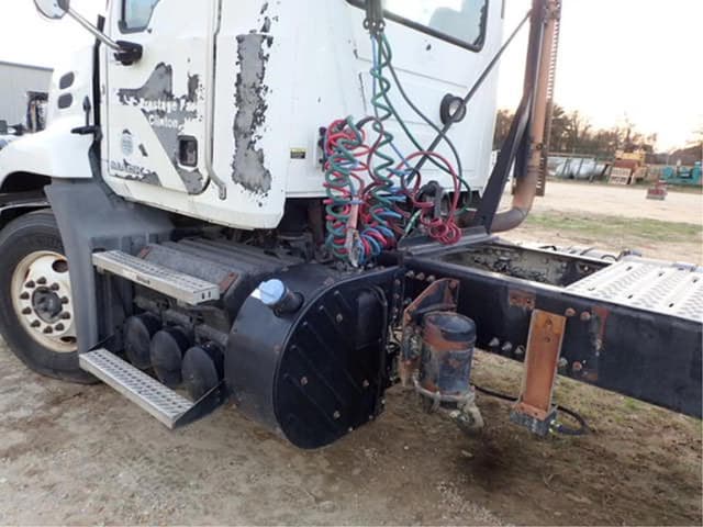 Image of Mack CXU613 equipment image 4