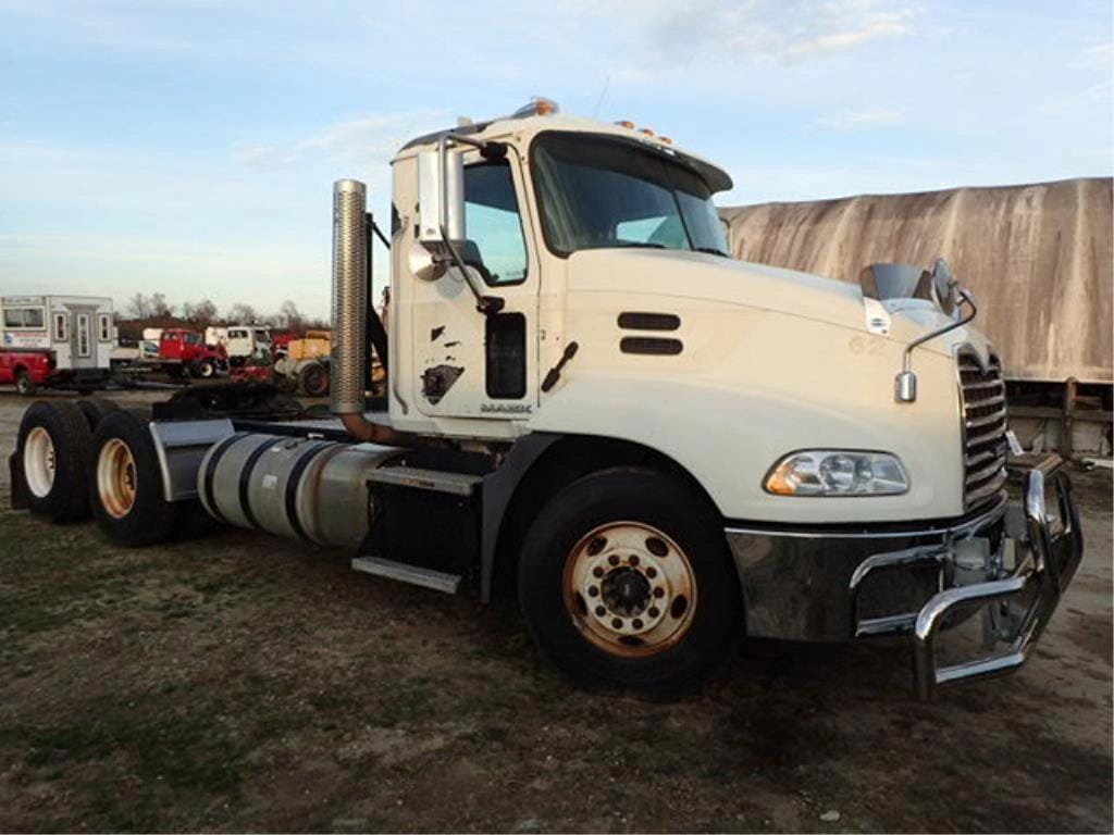 2012 Mack CXU613 Equipment Image0