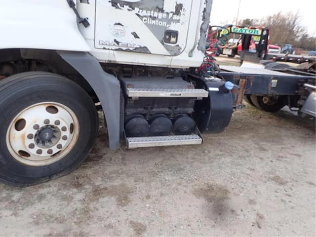 Image of Mack CXU613 equipment image 3