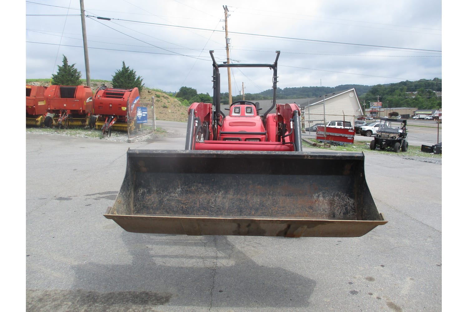 2012 Mahindra 7060 Equipment Image0