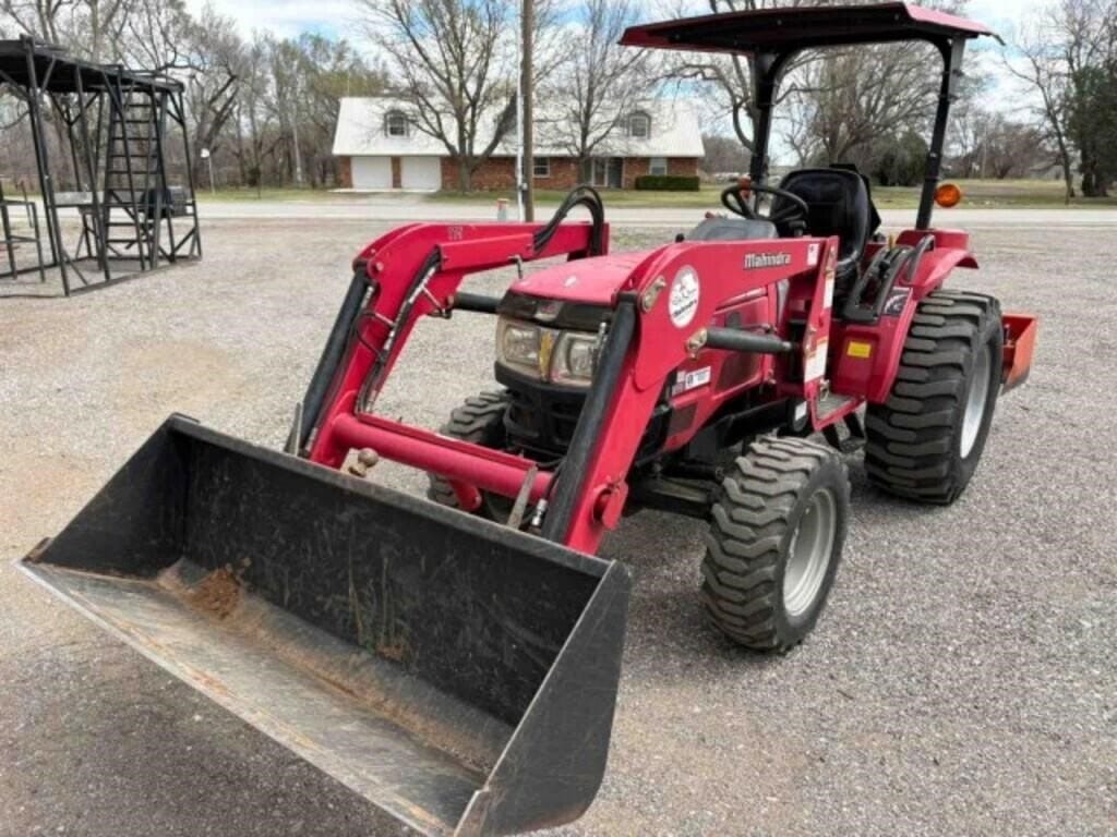 2012 Mahindra 3016 Equipment Image0