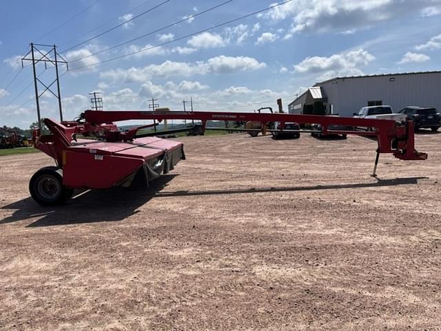 Image of Massey Ferguson 1375 equipment image 3