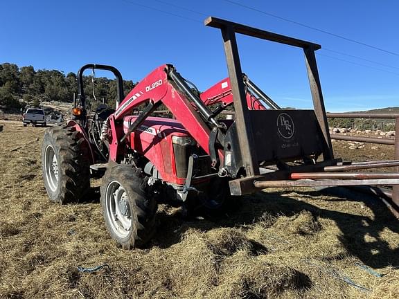 Image of Massey Ferguson 2635 equipment image 2