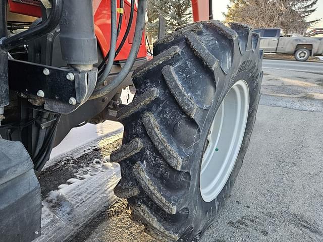 Image of Massey Ferguson 5455 equipment image 4