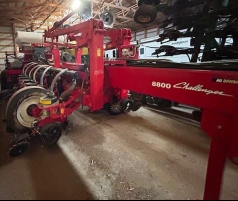 2012 White 8800 Equipment Image0