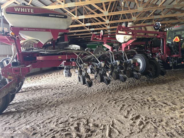 Image of Massey Ferguson 8800 equipment image 2