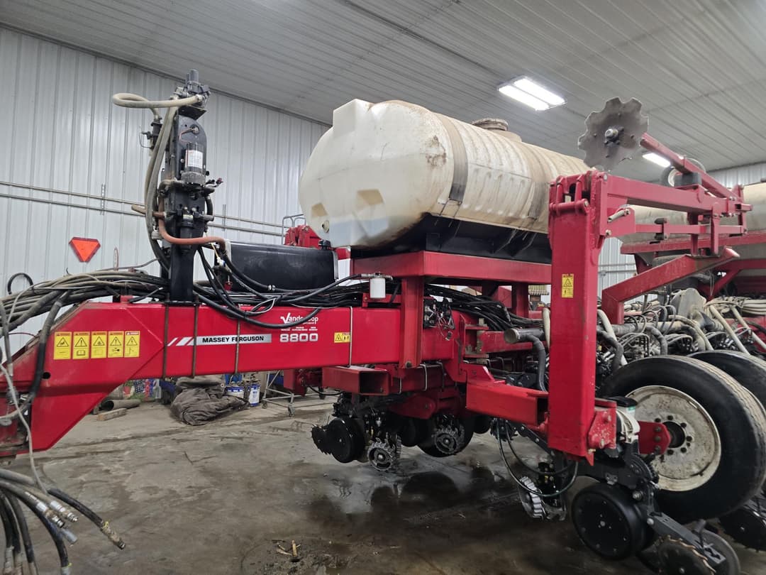 Image of Massey Ferguson 8800 Primary image