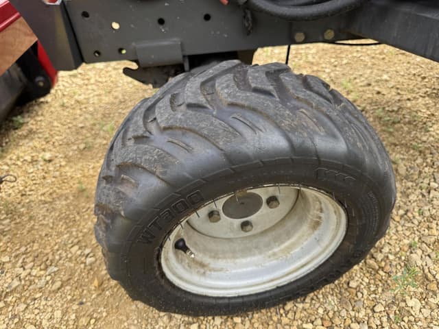 Image of Massey Ferguson GC2600 equipment image 3