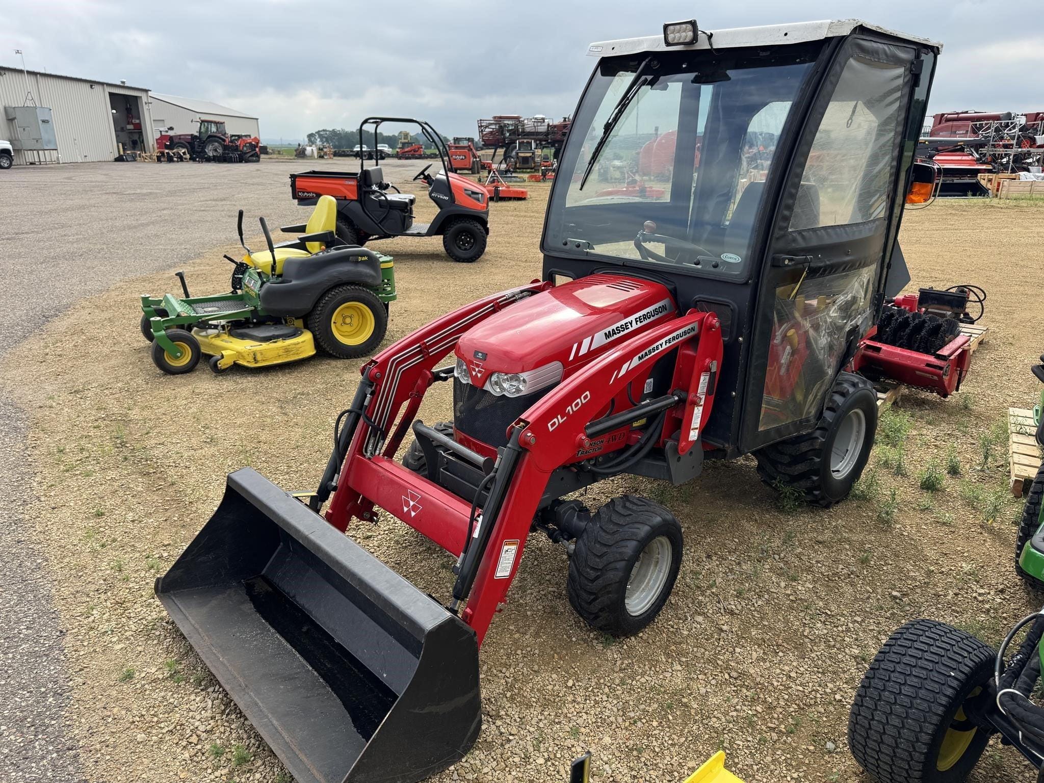 2012 Massey Ferguson GC2600 Equipment Image0