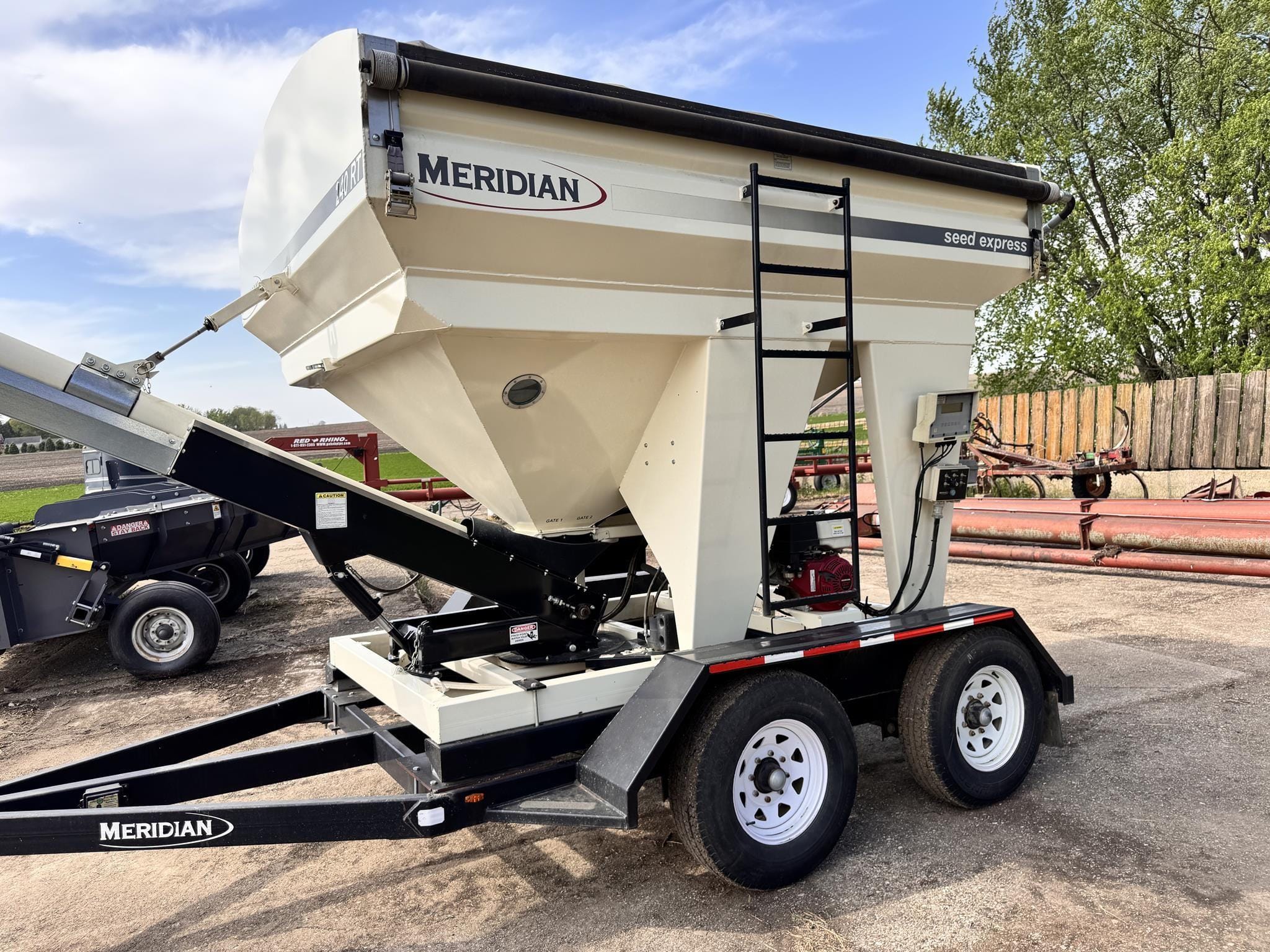 2012 Meridian 240 Equipment Image0