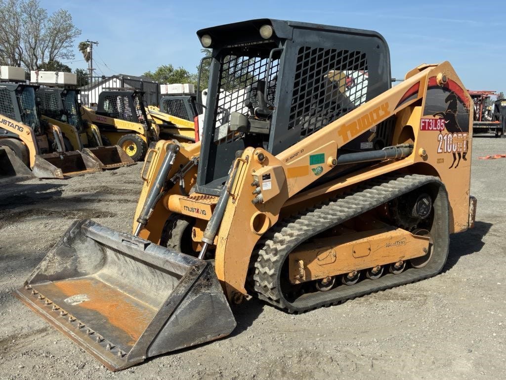 2012 Mustang 2100RT Equipment Image0