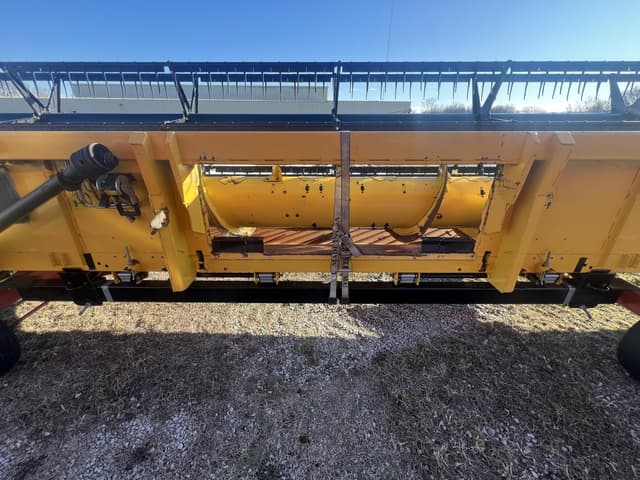 Image of New Holland 740CF-30 equipment image 4