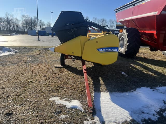 Image of New Holland 740CF-30 equipment image 1