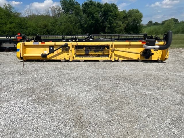 Image of New Holland 740CF equipment image 4