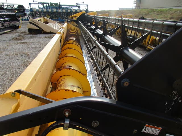 Image of New Holland 74C equipment image 2