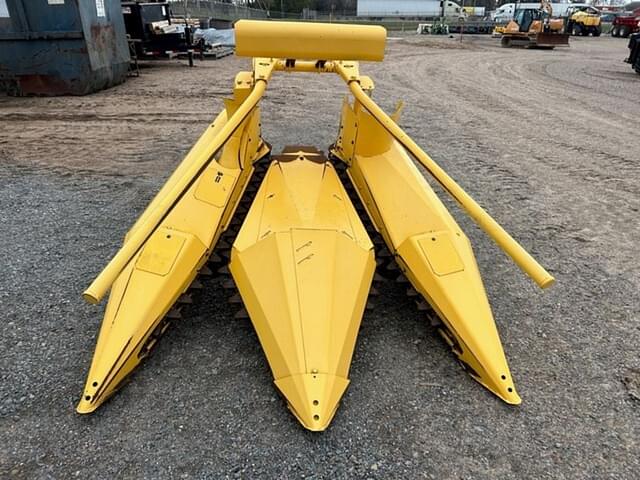 Image of New Holland 824 equipment image 1