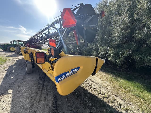 Image of New Holland 880CF35 equipment image 3