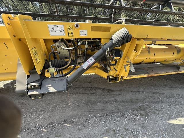 Image of New Holland 880CF35 equipment image 4