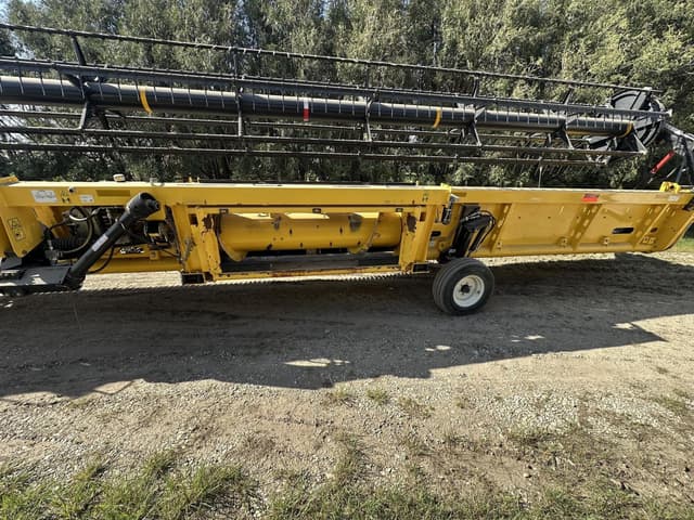Image of New Holland 880CF35 equipment image 2