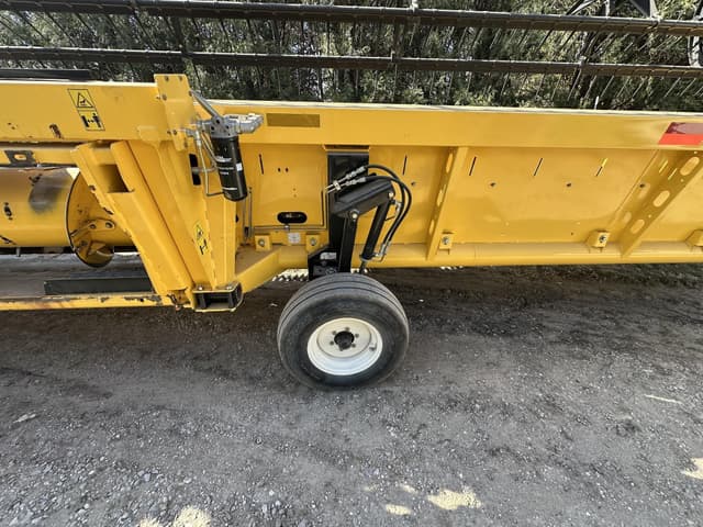 Image of New Holland 880CF35 equipment image 3