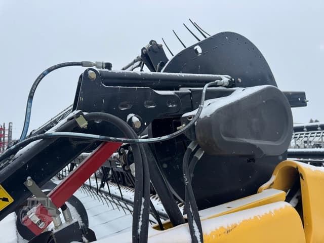 Image of New Holland 880CF-40 equipment image 2