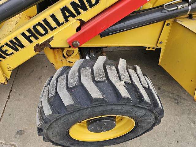 Image of New Holland B110C equipment image 4