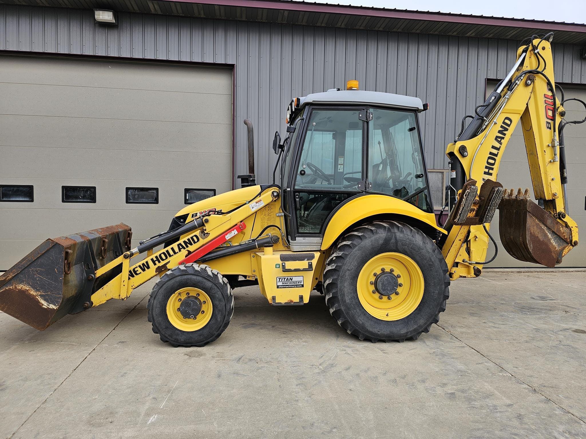 Main image New Holland B110C