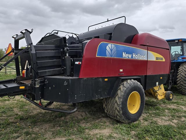 Image of New Holland BB9080 equipment image 3