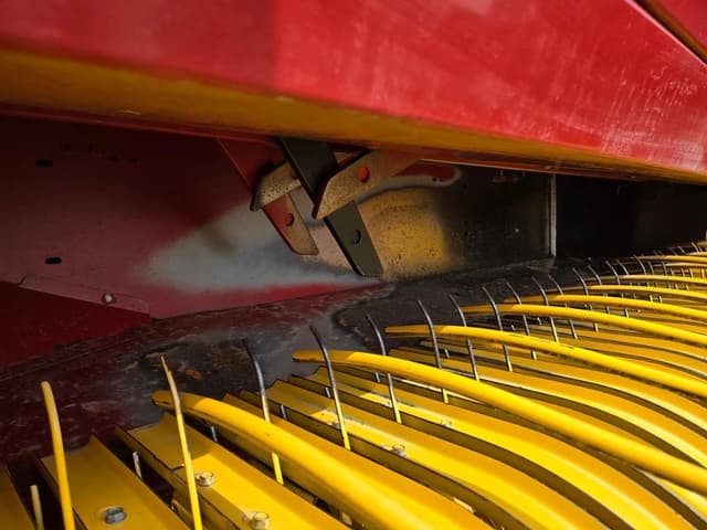 Image of New Holland BC5070 equipment image 3
