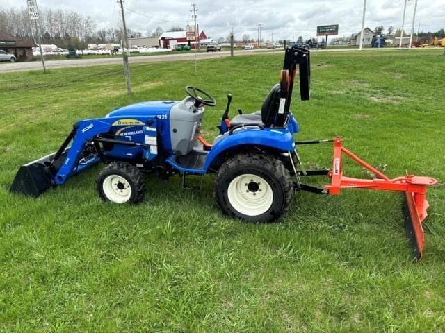 Image of New Holland Boomer 25 equipment image 2