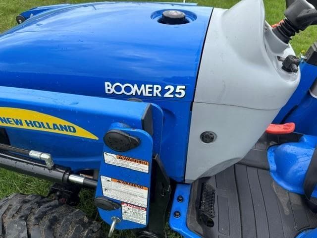 Image of New Holland Boomer 25 equipment image 3