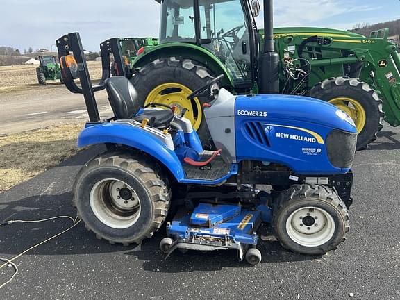 Image of New Holland Boomer 25 equipment image 1