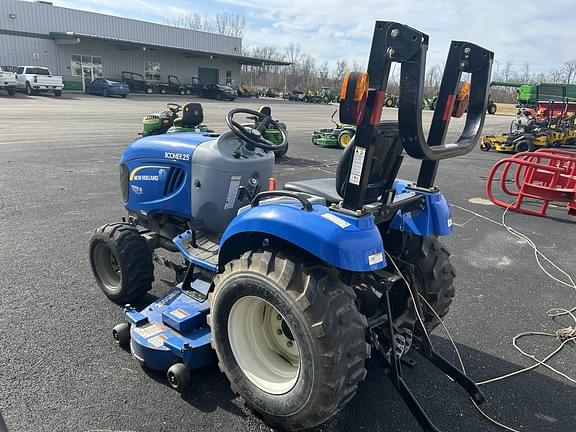 Image of New Holland Boomer 25 equipment image 2