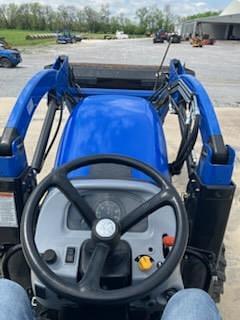 Image of New Holland Boomer 30 equipment image 3