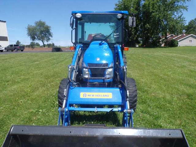 Image of New Holland Boomer 3040 equipment image 2