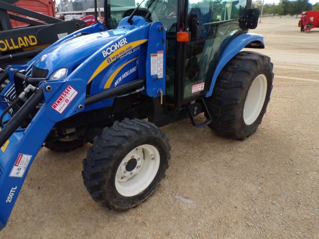 Image of New Holland Boomer 3040 equipment image 3