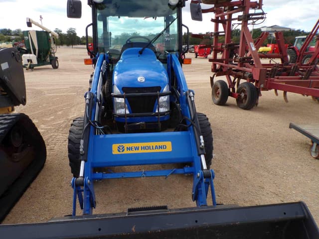 Image of New Holland Boomer 3040 equipment image 2