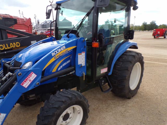 Image of New Holland Boomer 3040 equipment image 4