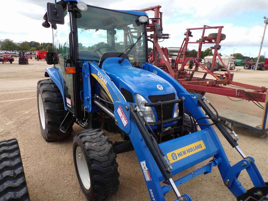 Image of New Holland Boomer 3040 Primary image