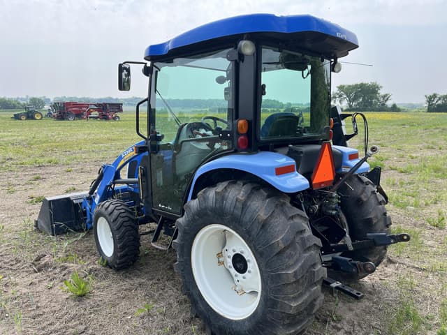 Image of New Holland Boomer 3050 equipment image 4