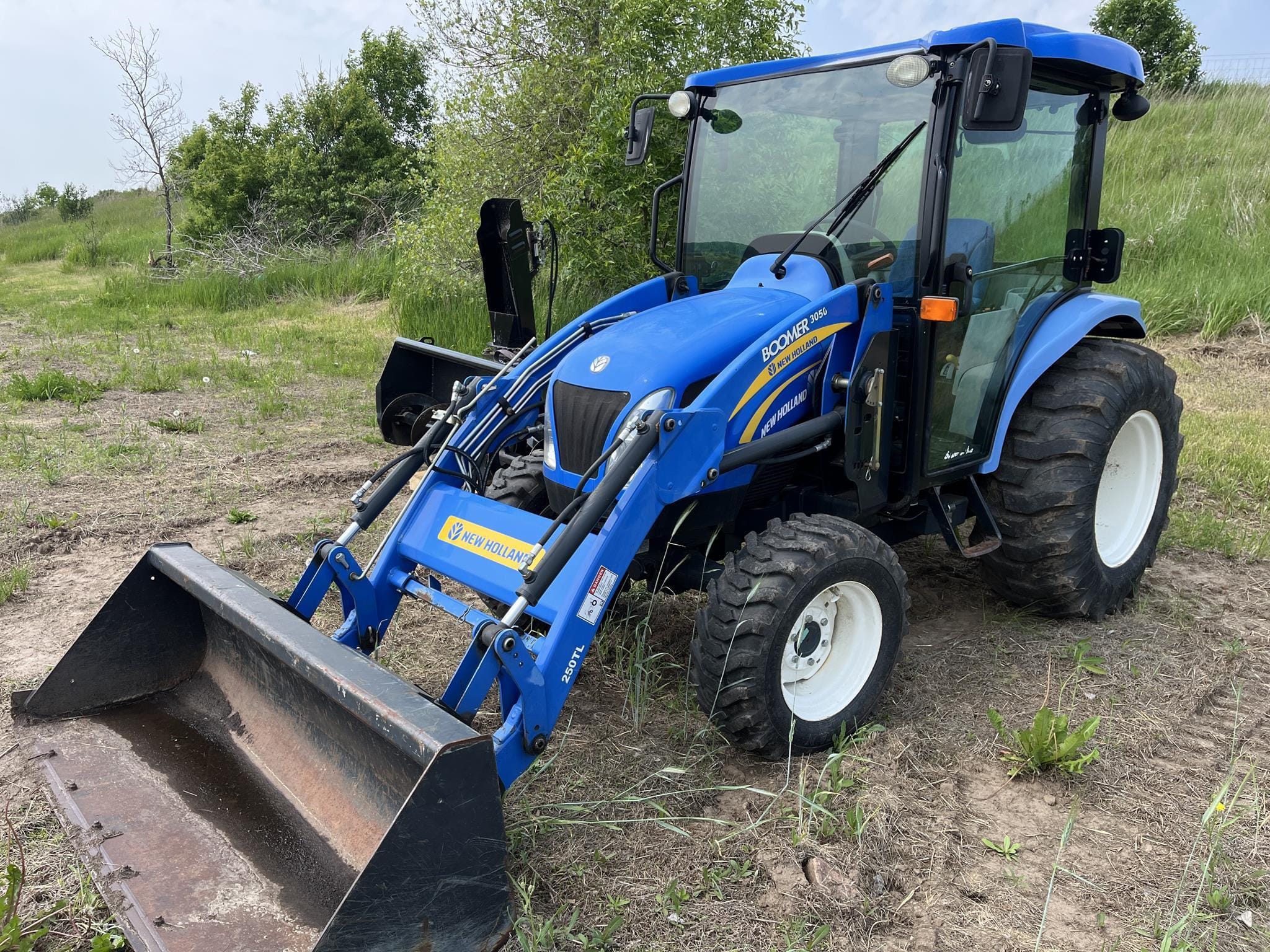 2012 New Holland Boomer 3050 Equipment Image0
