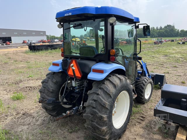Image of New Holland Boomer 3050 equipment image 3