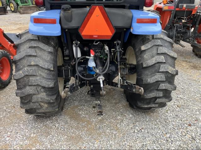 Image of New Holland Boomer 3050 equipment image 4