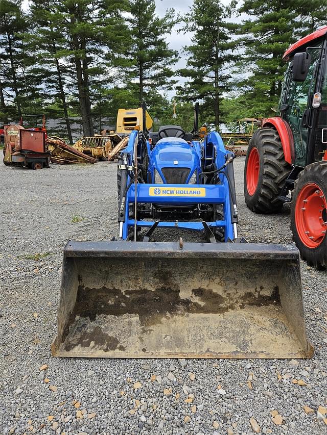 Image of New Holland Boomer 35 equipment image 3